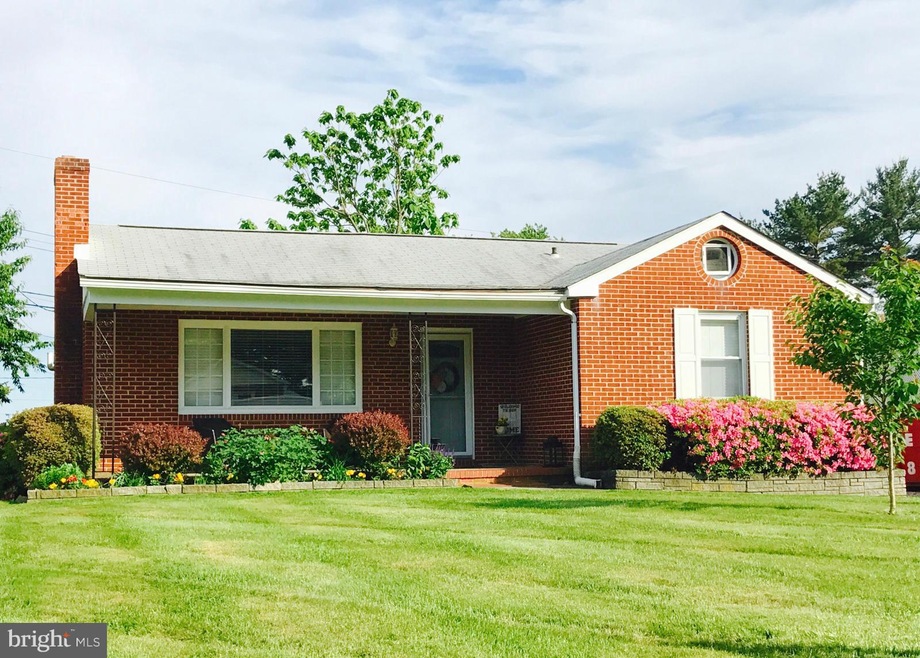 8413 Allison Ln, Rosedale, MD 21237 - photo 1