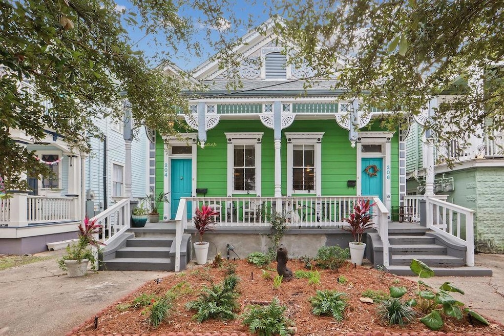 Welcome to 204 S. Cortez street in desirable Mid-City just one block to Mandina's and the Canal Streetcar line. Eastlake Victorian facade with gorgeous millwork and a well-manicured front garden.