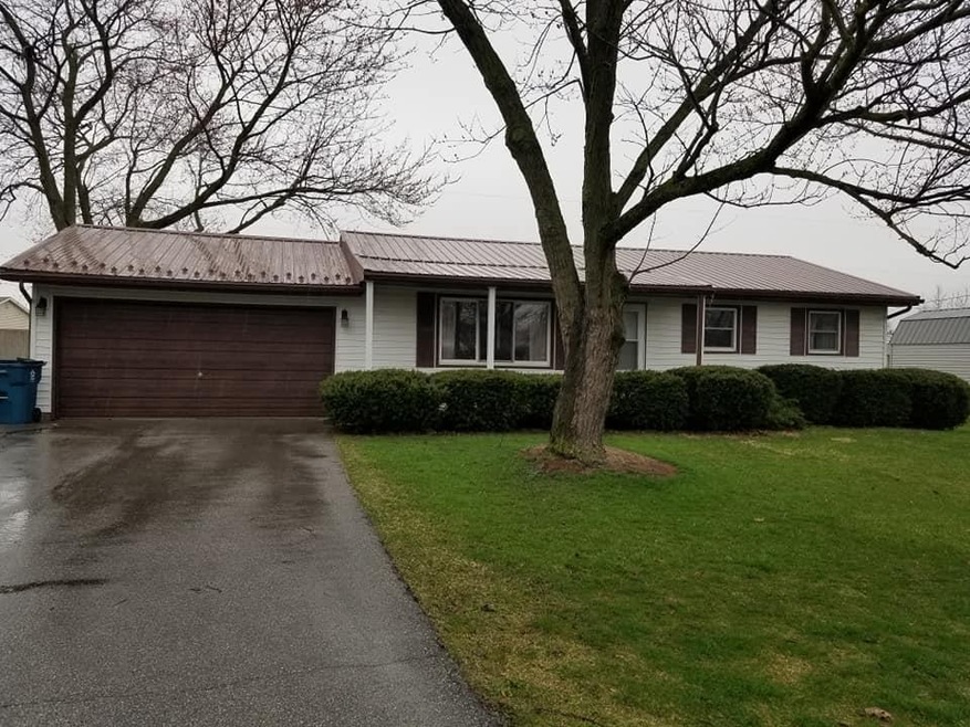 704 Maxine Dr, Ossian, IN 46777 - photo 1