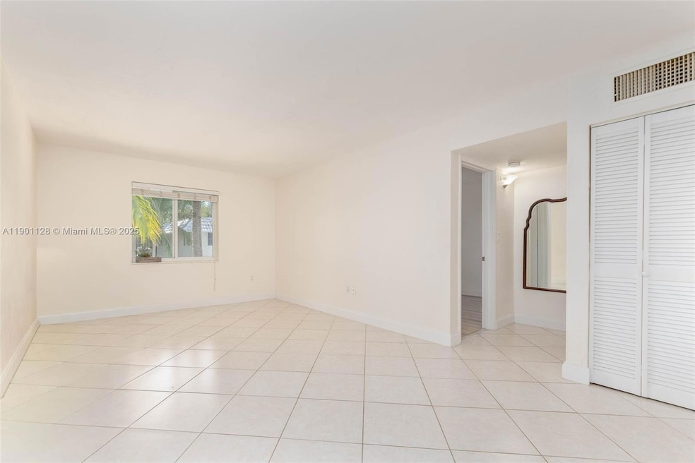 8605 SW 68th Ct unit 22, Miami, FL 33143 - photo 1
