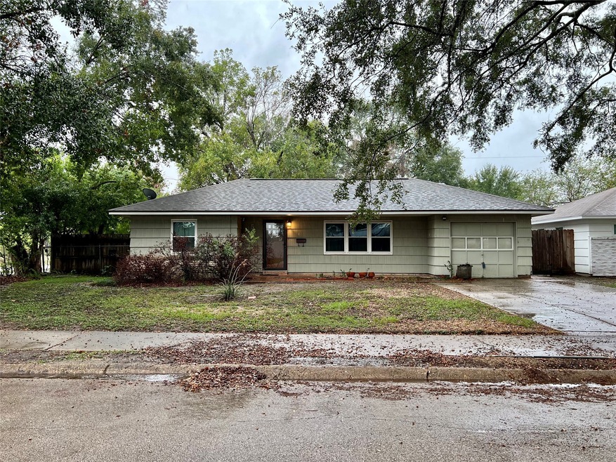 5001 Verdome Ln, Houston, TX 77092 - photo 1