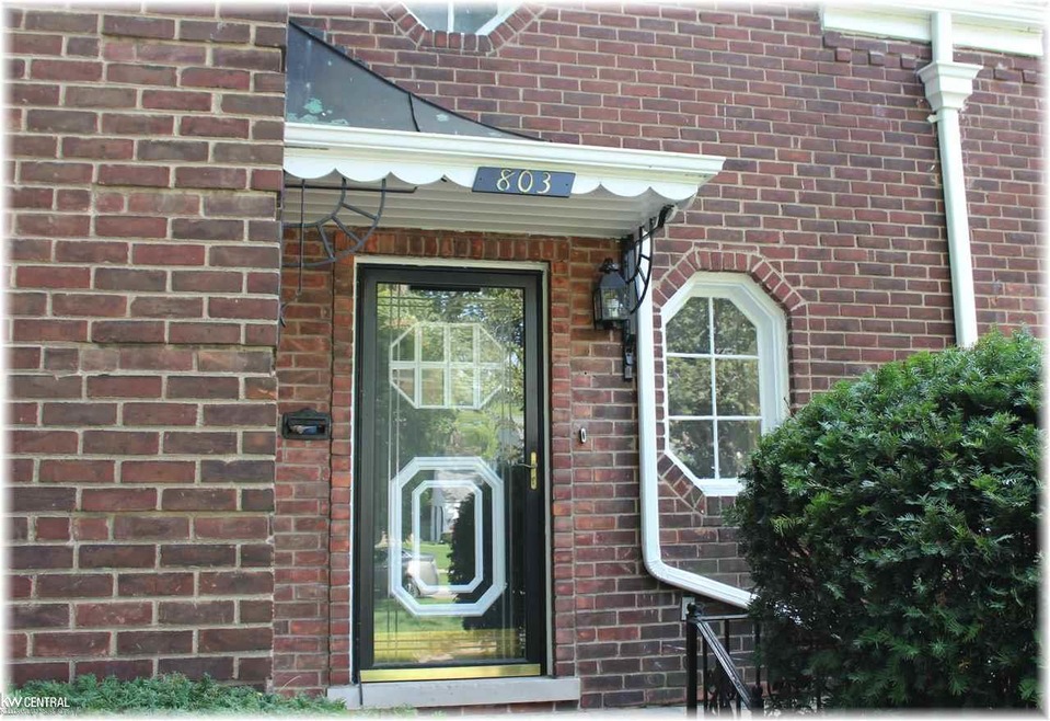 803 Pemberton Rd, Grosse Pointe Park, MI 48230 - photo 1