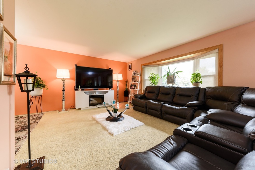 4406 Sycamore Ln, Rolling Meadows, IL 60008 - photo 1