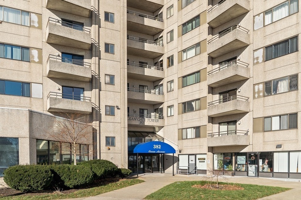 Ocean Gate Tower unit 1801, Revere, MA 02151 - photo 1