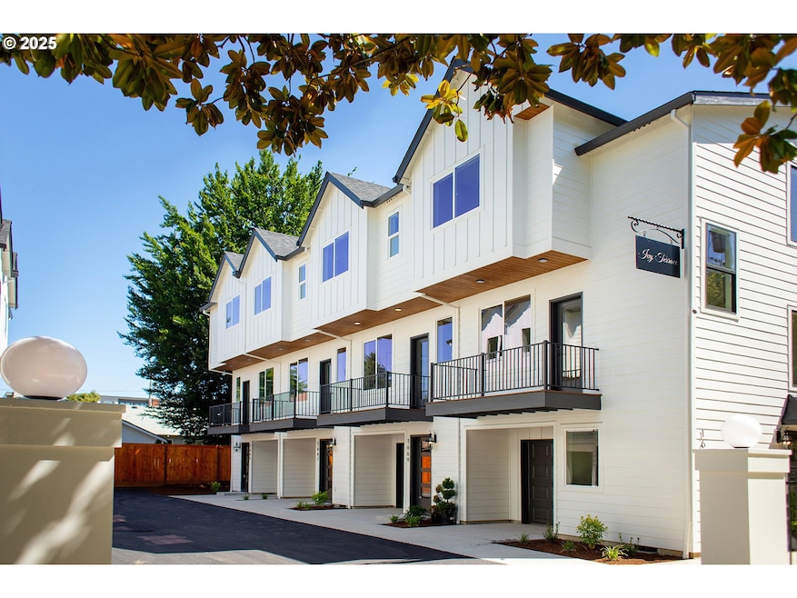 1665 SE Sherrett St, Portland, OR 97202 - photo 1