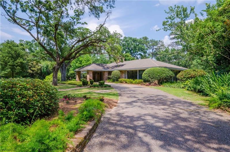 301 E Delwood Dr, Mobile, AL 36606 - photo 1