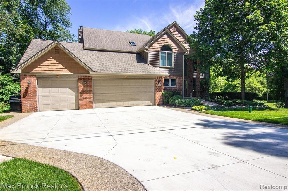 6276 N Shore Dr, West Bloomfield Township, MI 48324 - photo 1