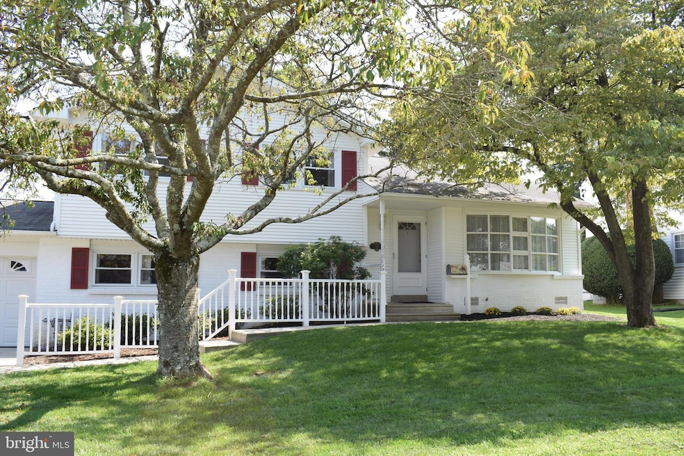 117 Louise Dr, Morrisville, PA 19067 - photo 1