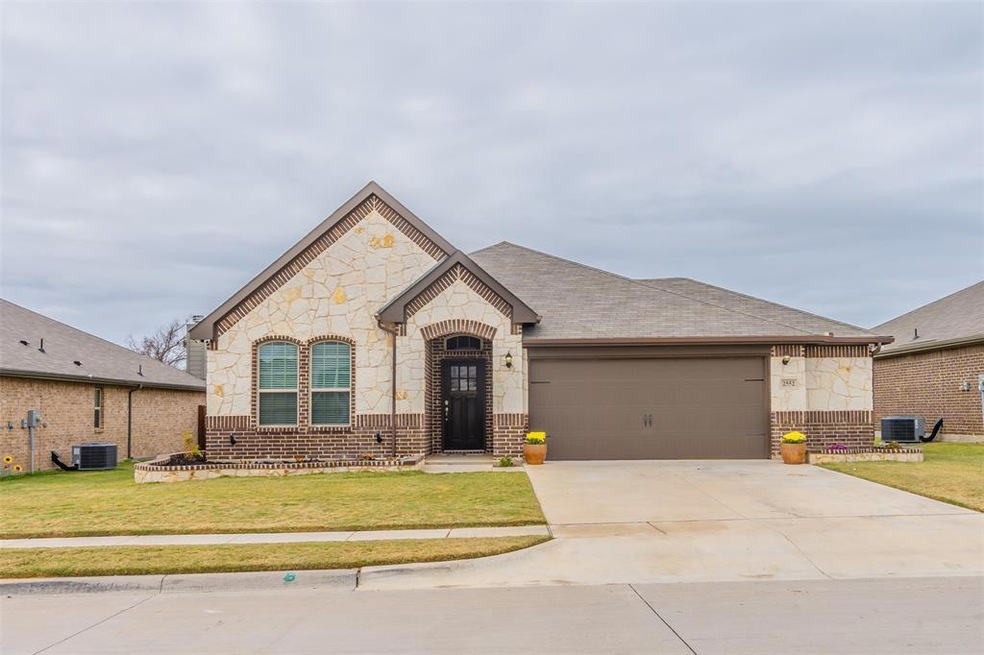 2552 Doe Run, Hudson Oaks, TX 76087 - photo 1