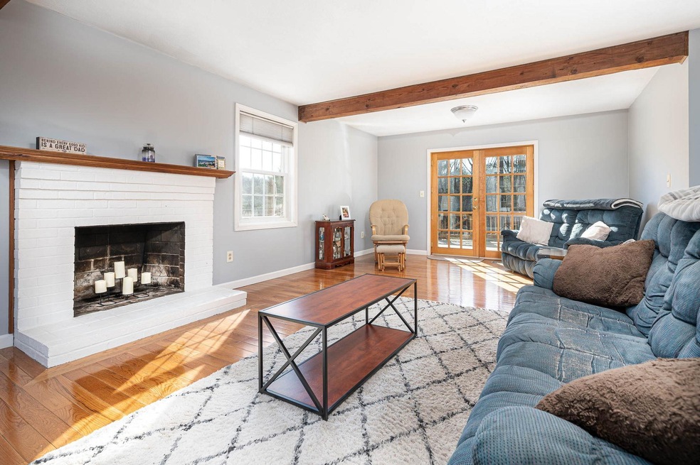 113 Pinecrest Rd, Litchfield, NH 03052 - photo 1