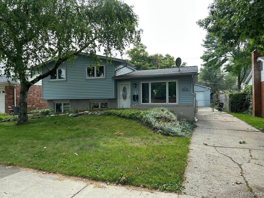 1045 Langley Blvd, Clawson, MI 48017 - photo 1