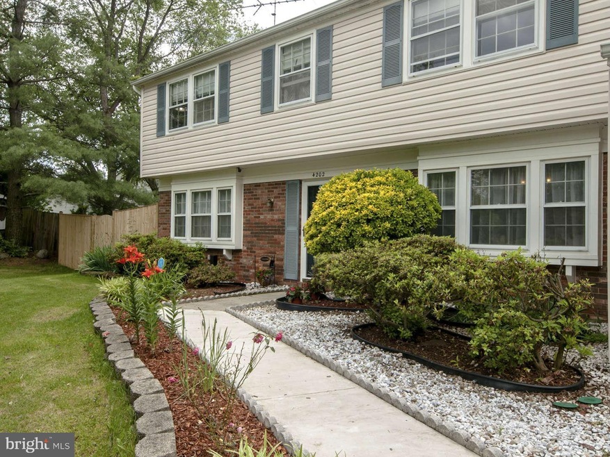 4202 Pinefield Ct, Fairfax, VA 22033 - photo 1