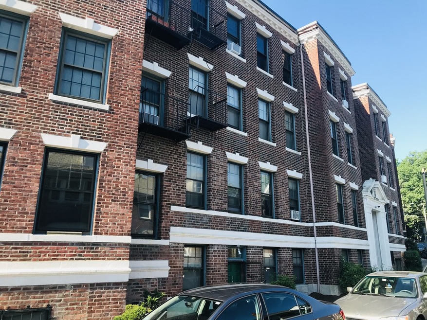 Sutherland Village unit 14, Brighton, MA 02135 - photo 1