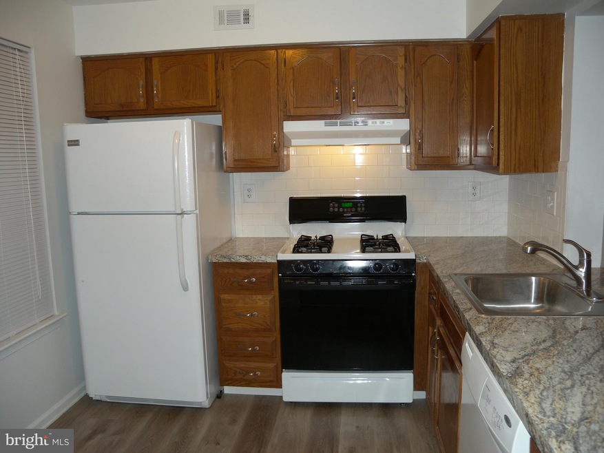 3905A Fenwick Ln unit 3905, Mount Laurel, NJ 08054 - photo 1