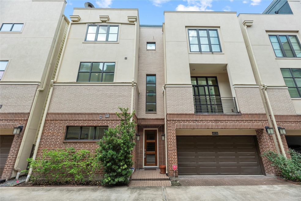 Welcome home to 4813 Caroline Street #B.