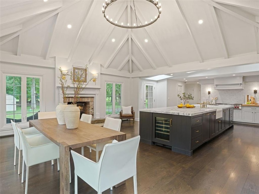 125 Brett Ln, Fairfield, CT 06824 - photo 1