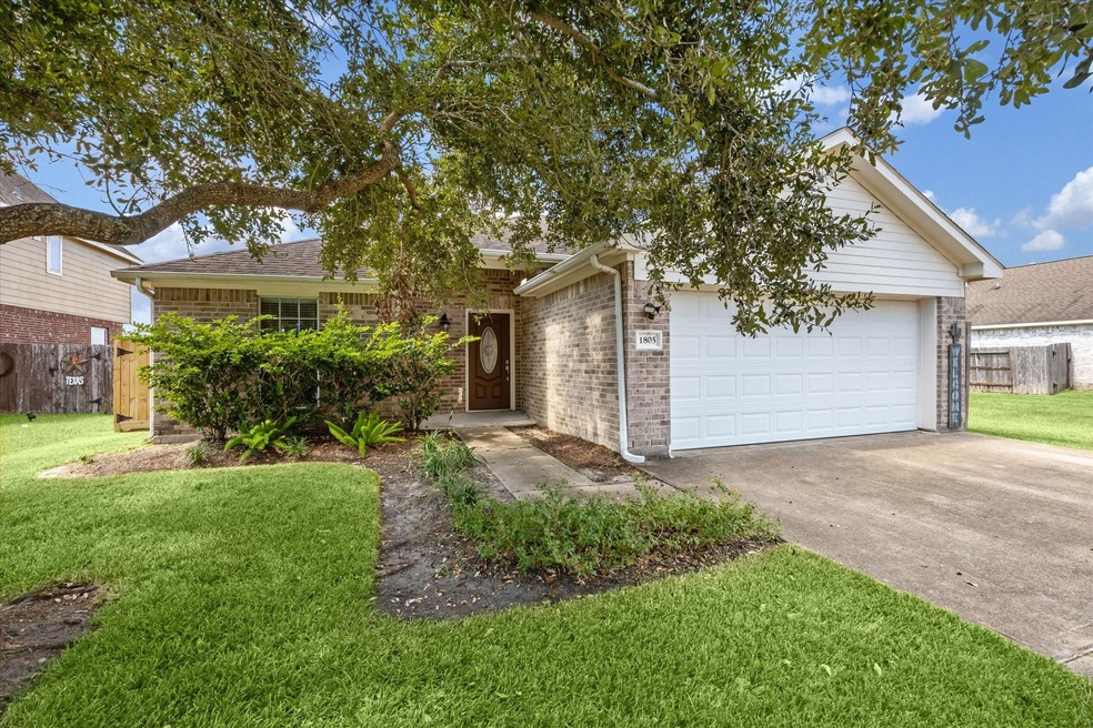 1805 Clover Patch Ln, Alvin, TX 77511 - photo 1