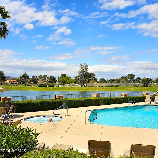 Community Pool, Spa & VIEWS