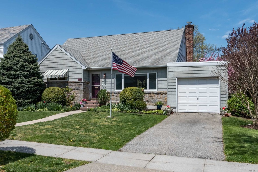 437 Devonshire Rd, Baldwin, NY 11510 - photo 1