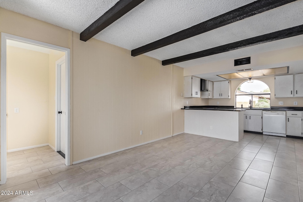 3917 W Juniper Ave, Phoenix, AZ 85053 - photo 1