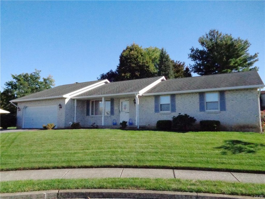 1840 Belleview Cir, Whitehall, PA 18052 - photo 1