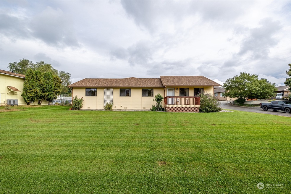 831 Highline Dr, East Wenatchee, WA 98802 - photo 1