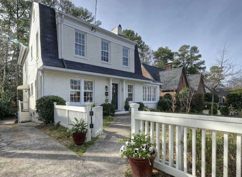 Exterior Front. Designer s own home! Sitting on a 