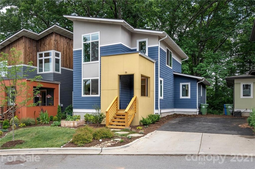 Modern home in walkable West Asheville.