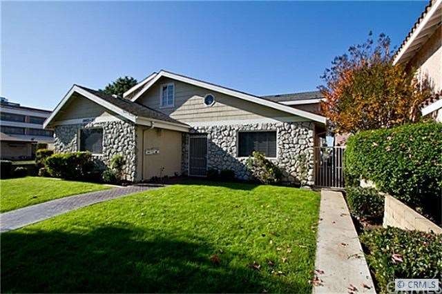 10821 & 10823 Cherry Street