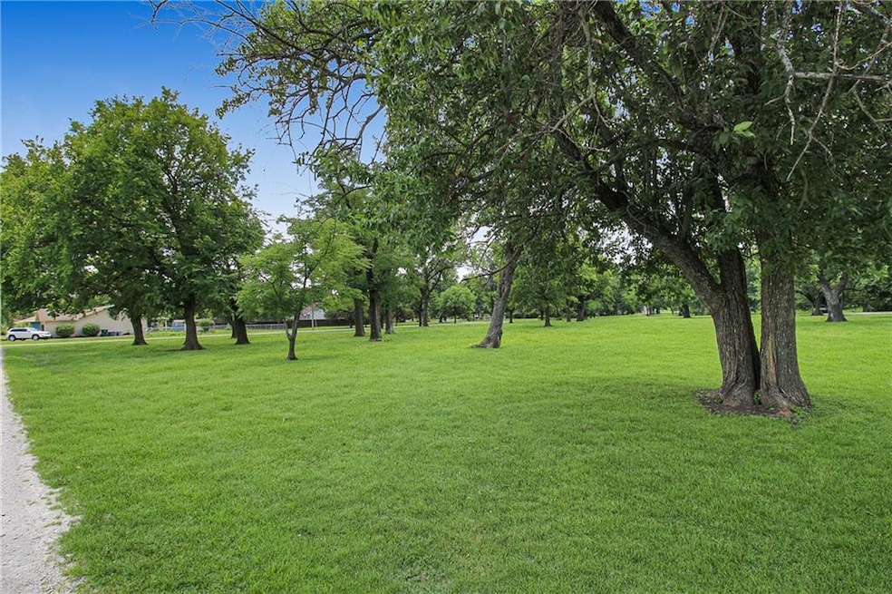3801 Gabriel Ave, Parsons, KS 67357 - photo 1