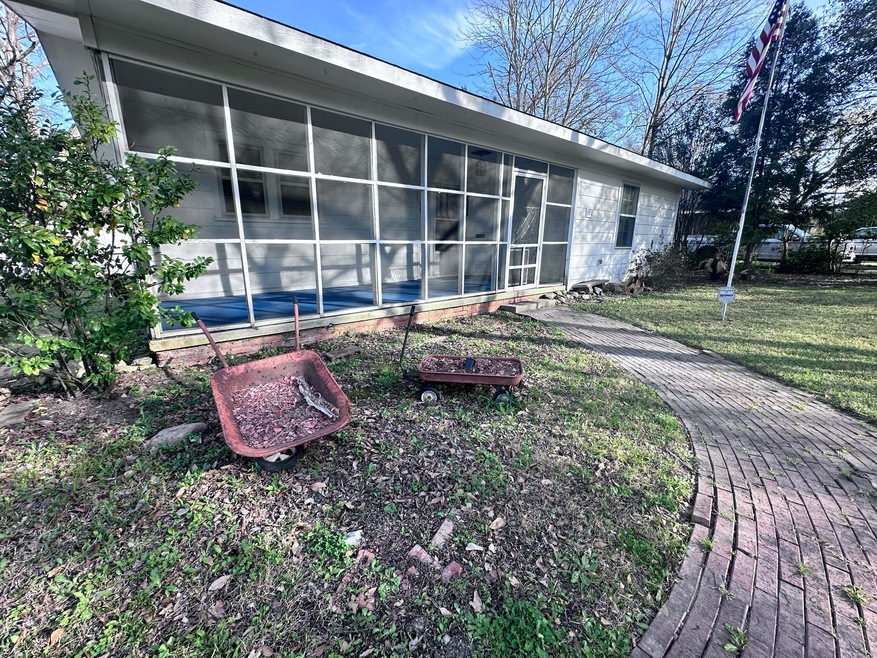 805 Dennis Ave