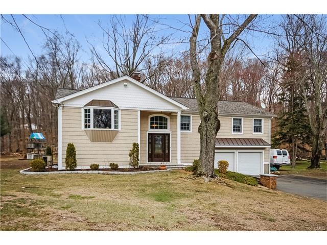 135 Oldfield Rd, Trumbull, CT 06611 - photo 1