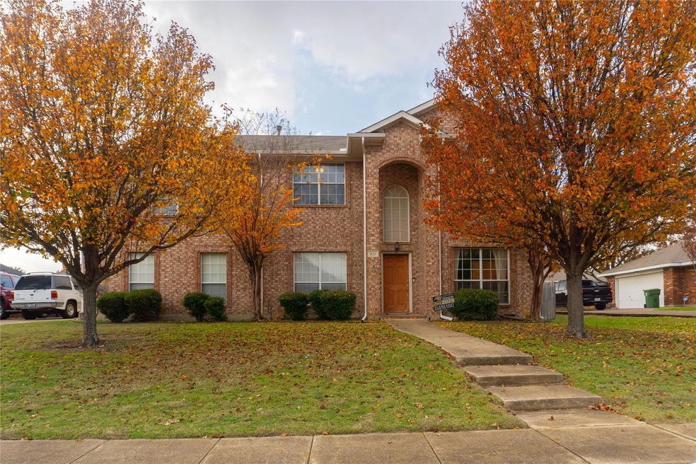 View of front of property featuring a front lawn