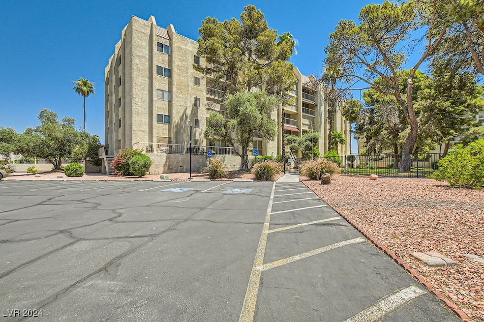 View of apartment building / complex with uncovere