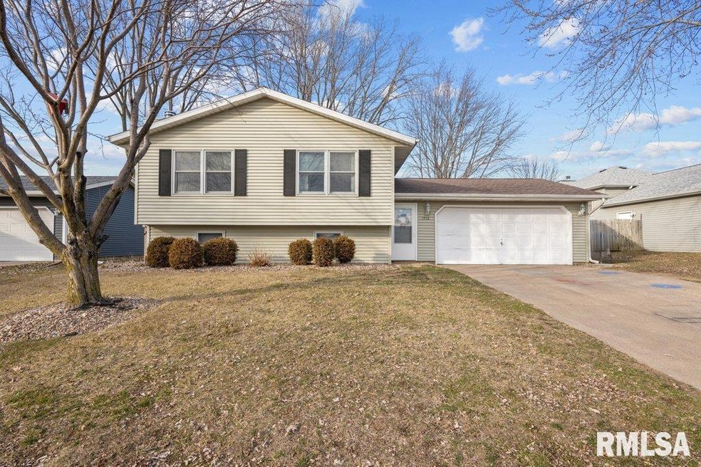 1512 W 48th St, Davenport, IA 52806 - photo 1