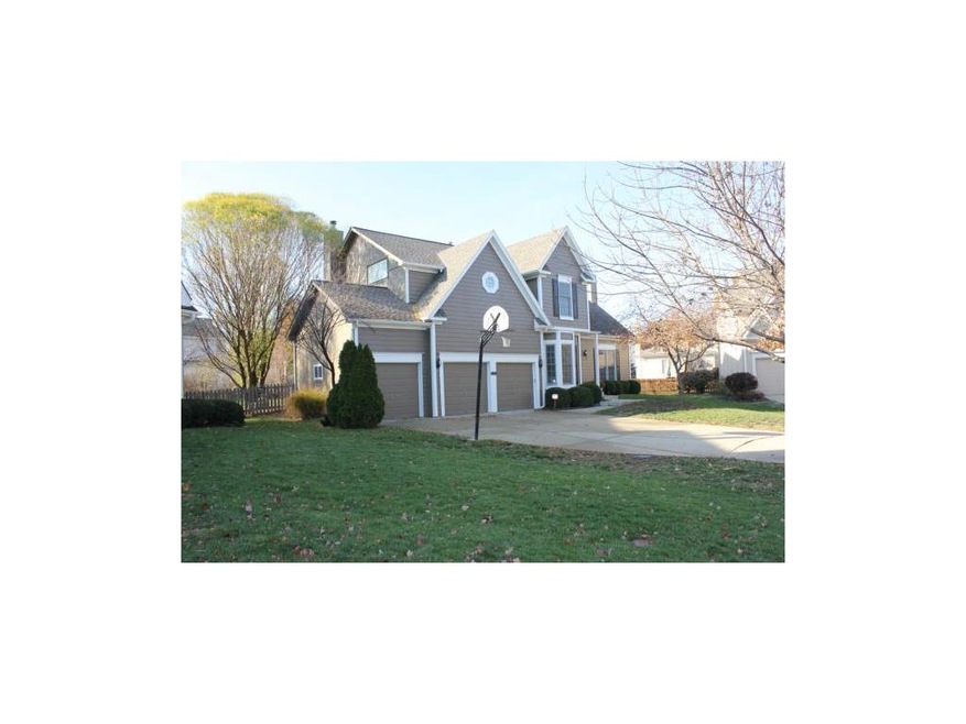 flat fenced yard, great for kid's and pets