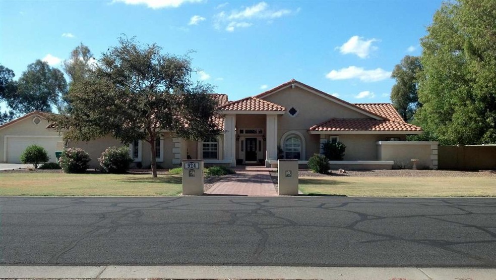 924 S Maple, Mesa, AZ 85206 - photo 1