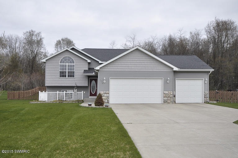 1055 N Stoneridge Dr - Front