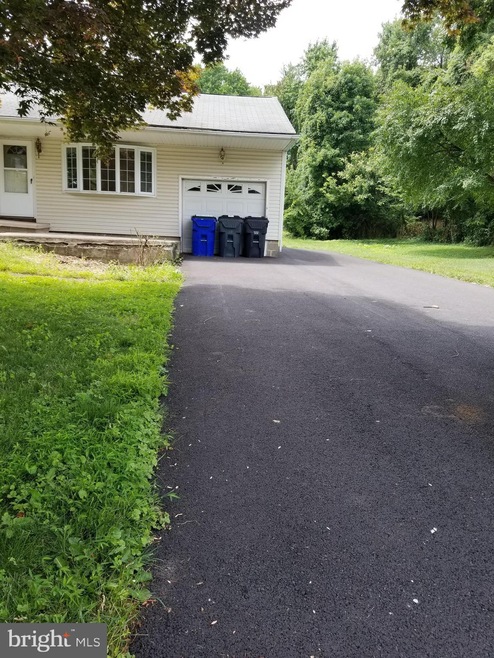 2411 Magnolia Dr, Wilmington, DE 19810 - photo 1