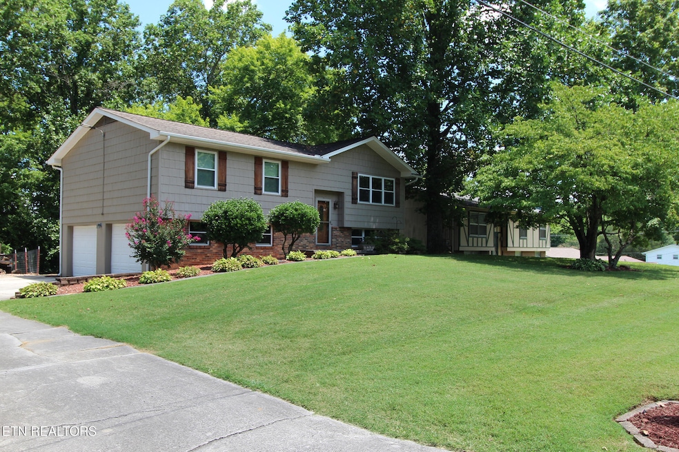 7317 W Joyce Ln, Powell, TN 37849 - photo 1
