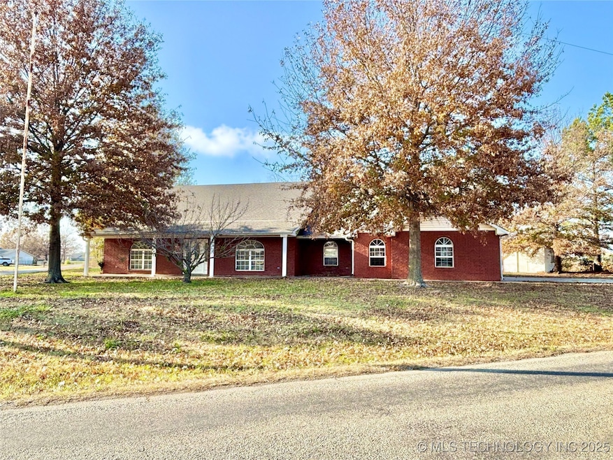 1501 N Broadway St, Stigler, OK 74462 - photo 1