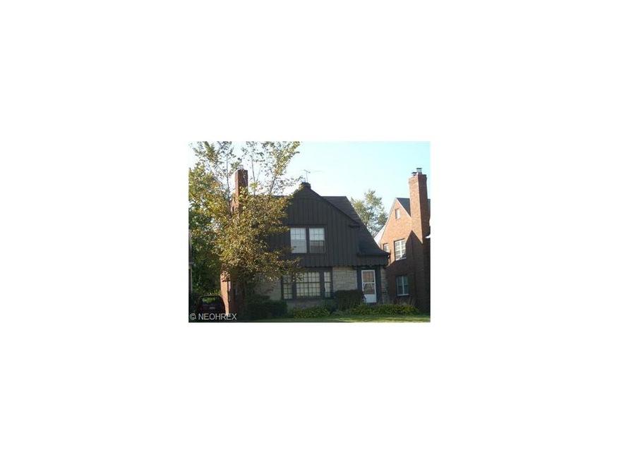 Attractive double that resembles a single family h