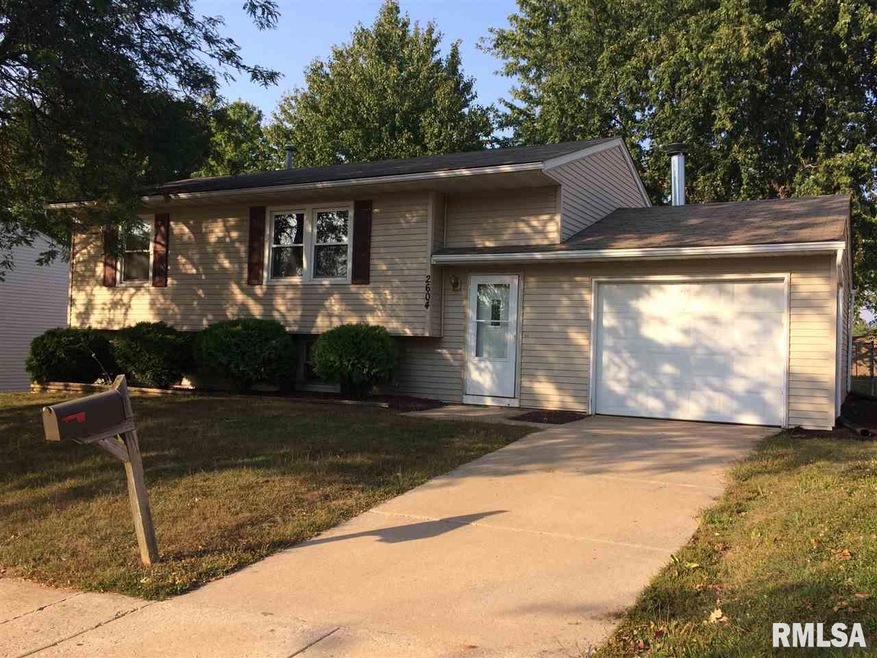 2604 W 55th St, Davenport, IA 52806 - photo 1