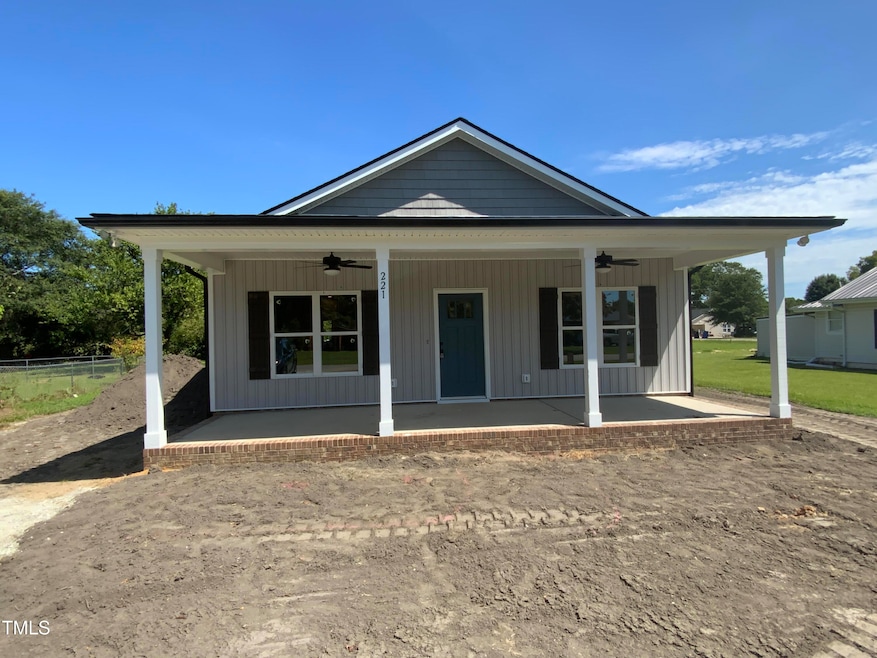 221 E Jackson St, Coats, NC 27521 - photo 1
