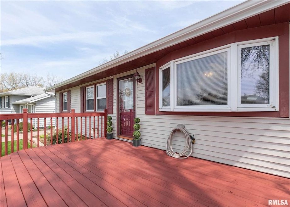 2220 Valley Dr, Davenport, IA 52806 - photo 1