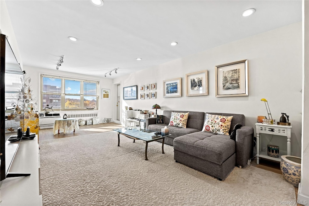 Bay Country Apartments unit 5G, Bayside, NY 11360 - photo 1