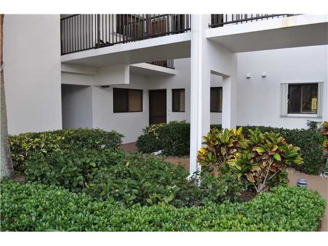 6165 S Mirror Lake Dr unit 104, Sebastian, FL 32958 - photo 1