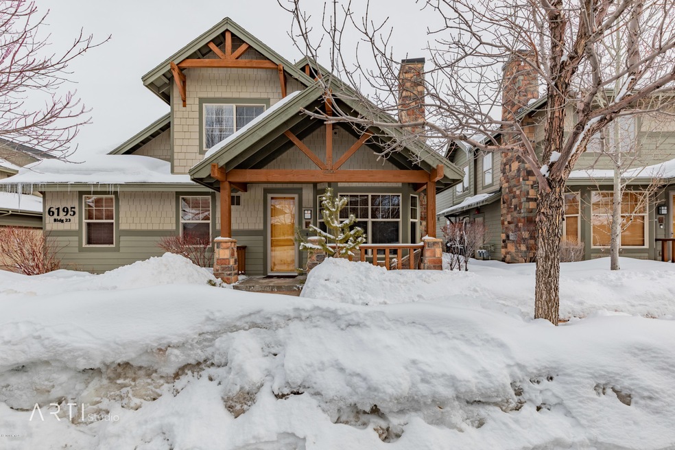 6195 N Fox Pointe Circle - JVest-1