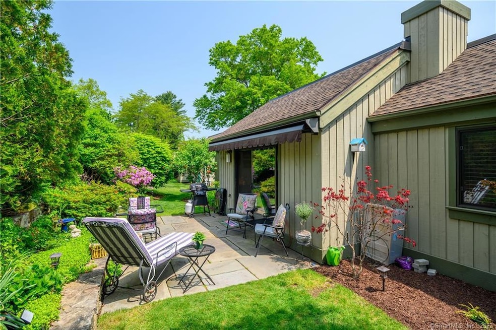 606 Heritage Village unit B, Southbury, CT 06488 - photo 1