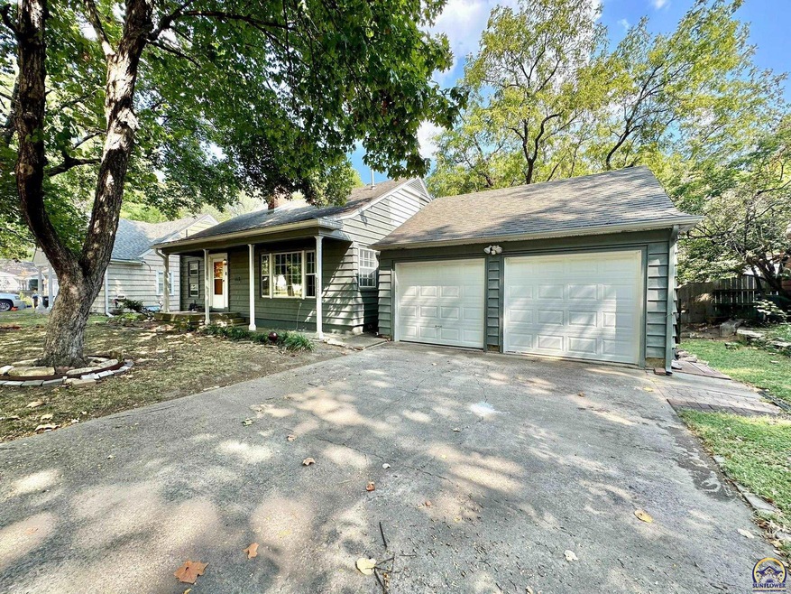 2020 SW Pembroke Ln, Topeka, KS 66604 - photo 1